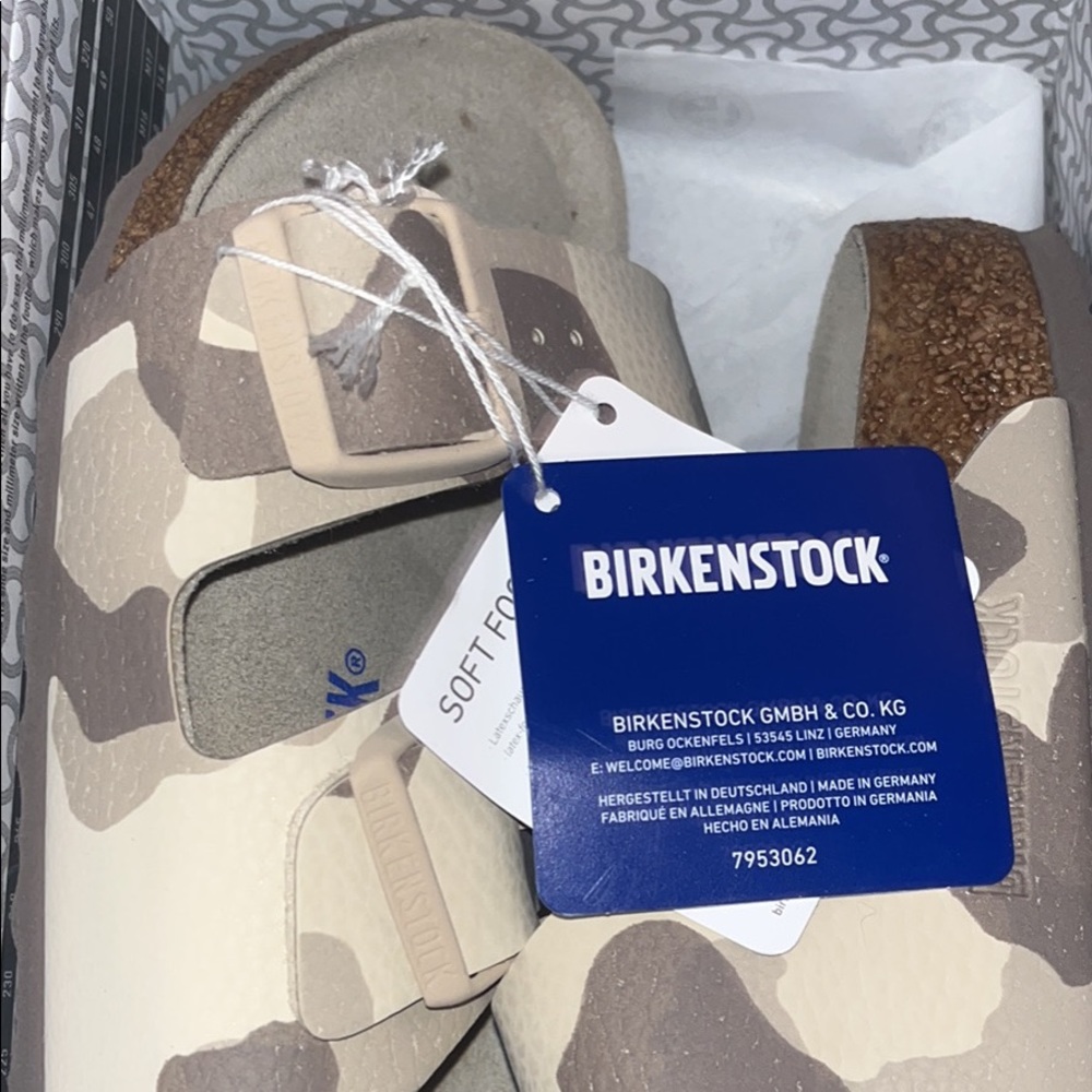 two-strap sandals / narrow fit